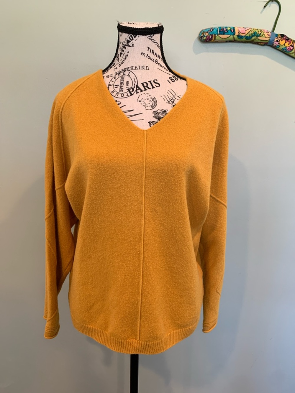 Parkhurst Women’s Medium Vibrant Mustard Yellow V-Neck Pullover Sweater